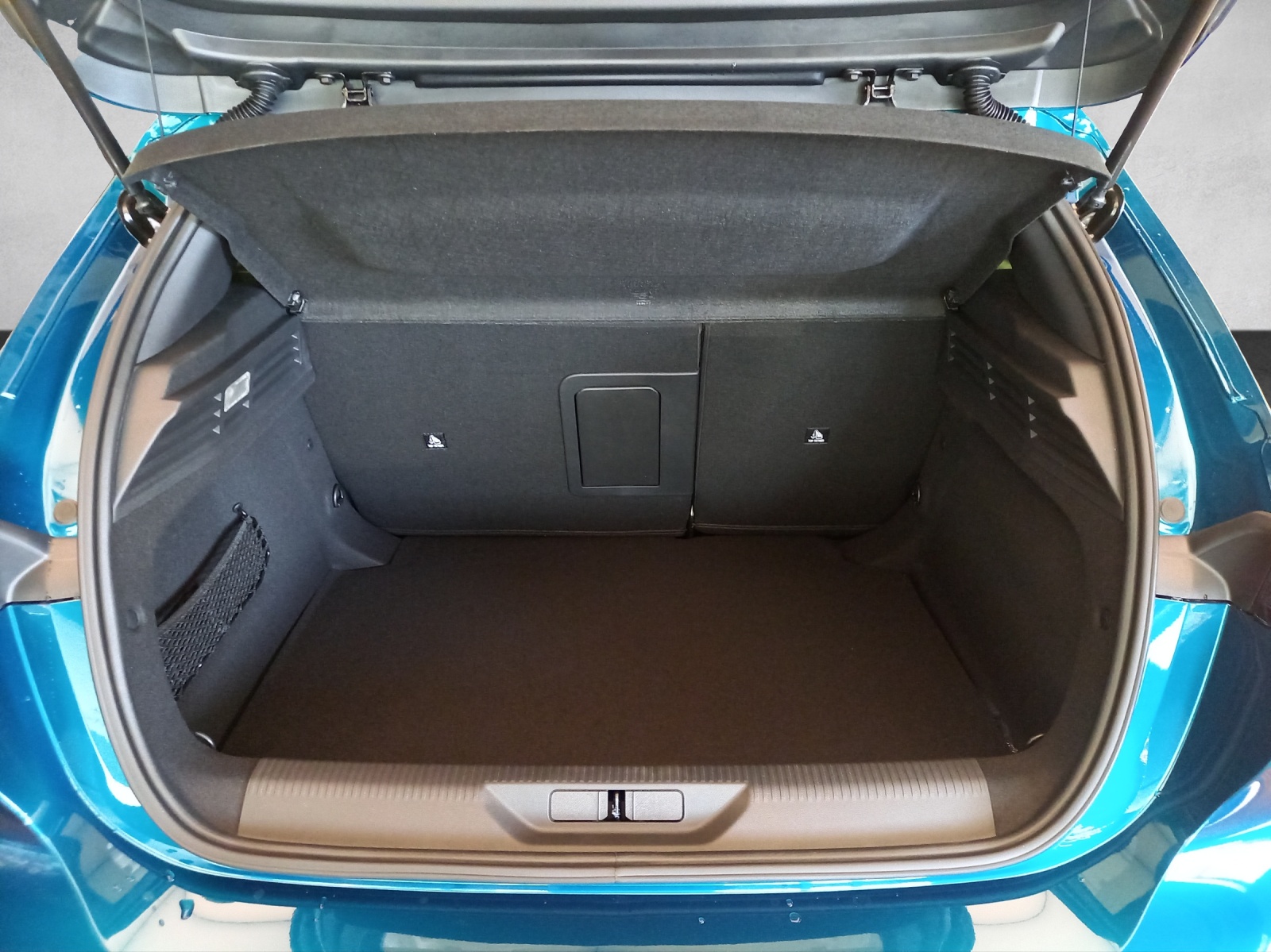 PEUGEOT 308 1.2 Hybrid GT-image-13