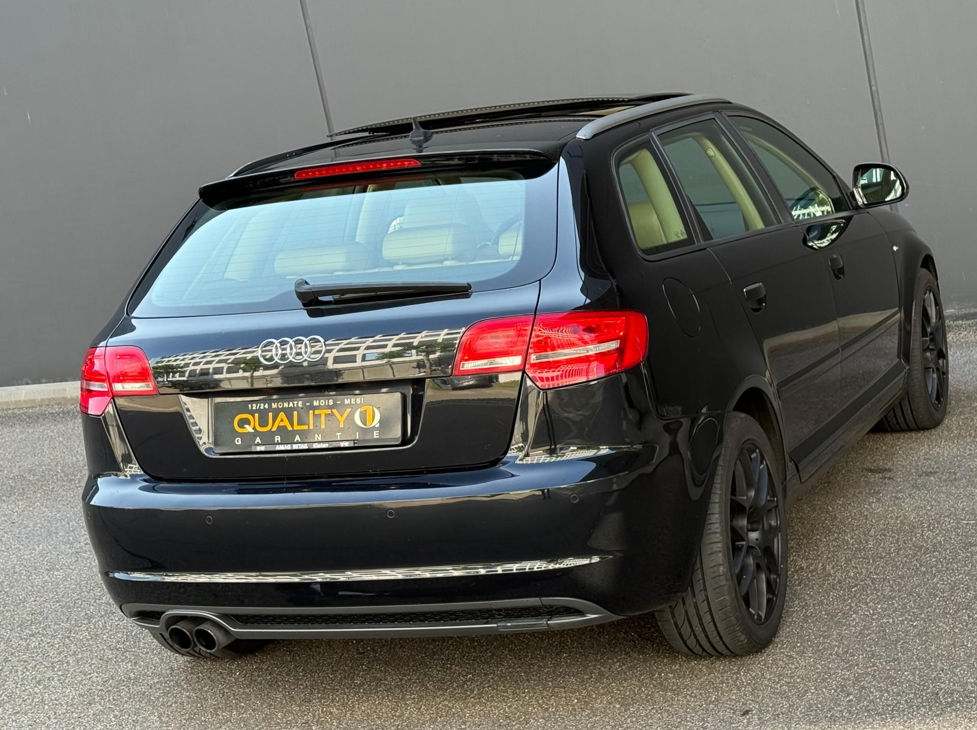 AUDI A3 Sportback 2.0 TFSI Ambition quattro S-tronic S/Line-image-2