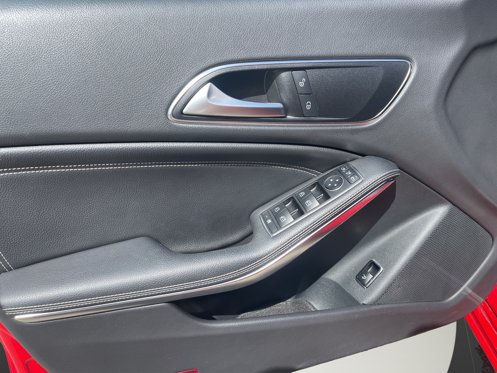 MERCEDES-BENZ CLA 180 Urban 7G-DCT-image-9