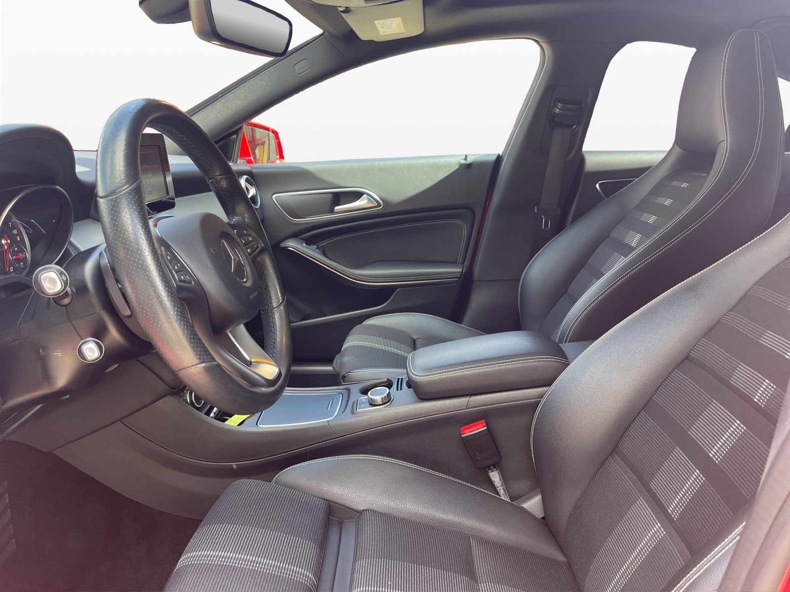 MERCEDES-BENZ CLA 180 Urban 7G-DCT-image-8