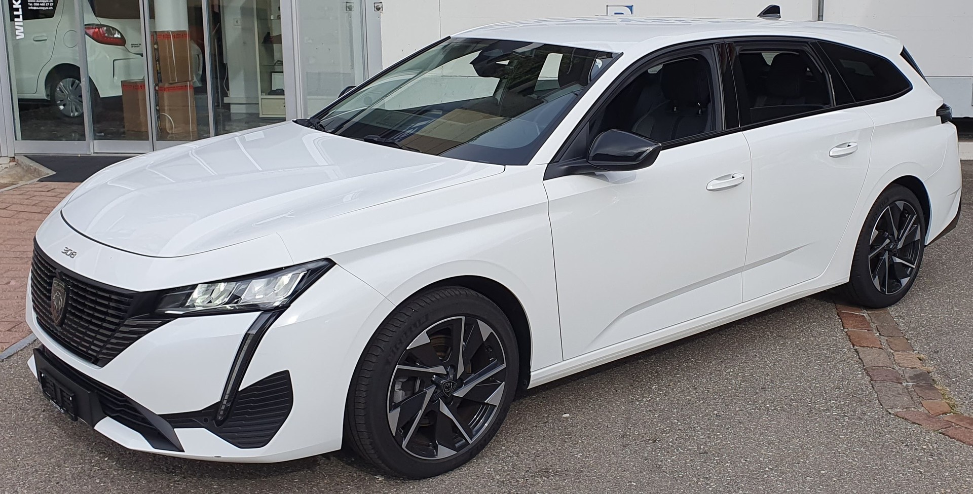 PEUGEOT 308SW 1.5BHDI Allure EAT8 / Helvetia