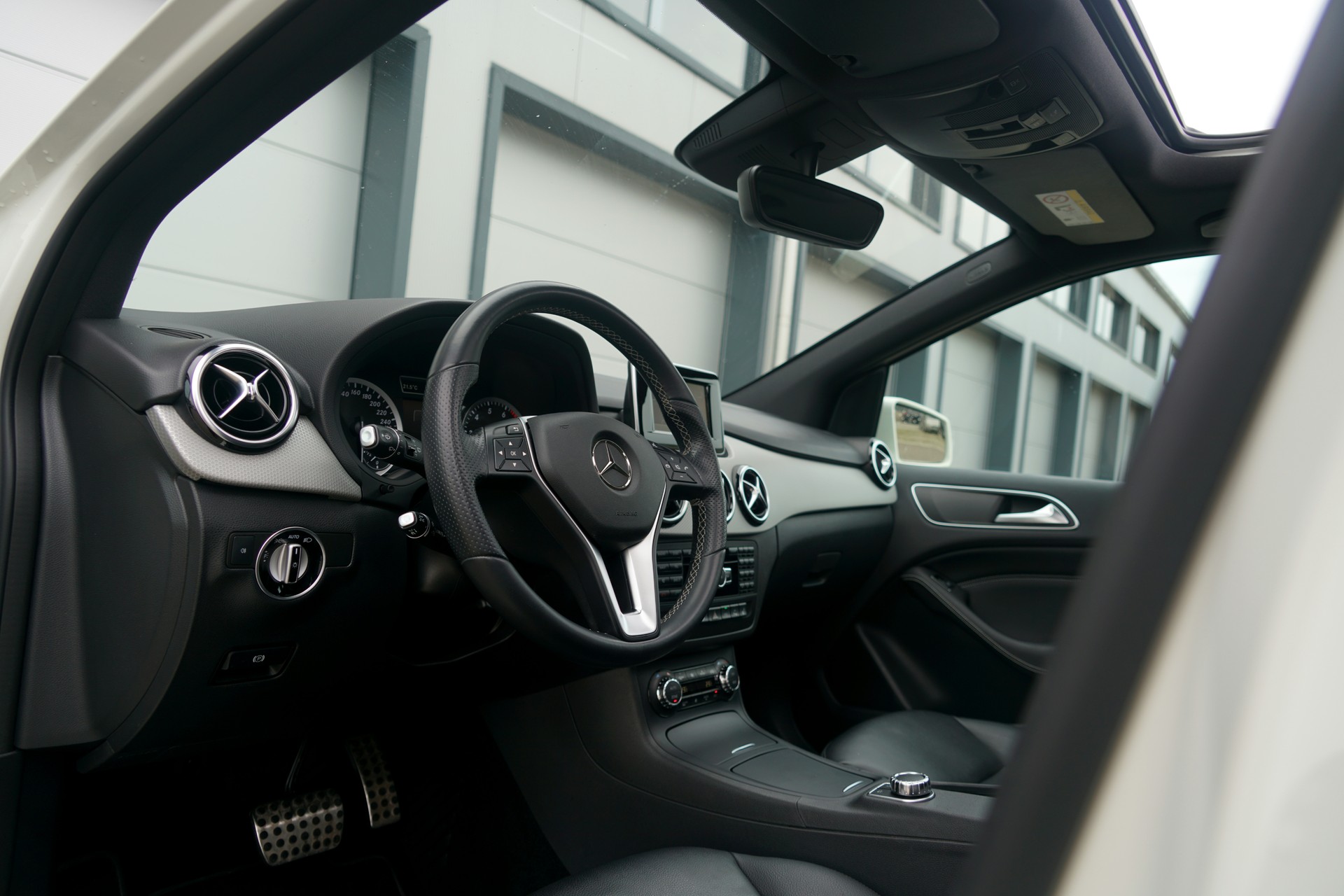 MERCEDES-BENZ B 220 4Matic 7G-DCT (CH)-image-5