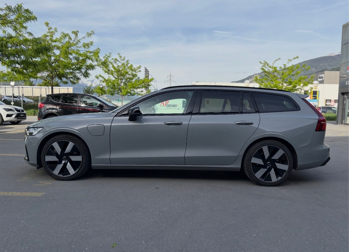 VOLVO T6 TE Dark AWD Recharge-image-2