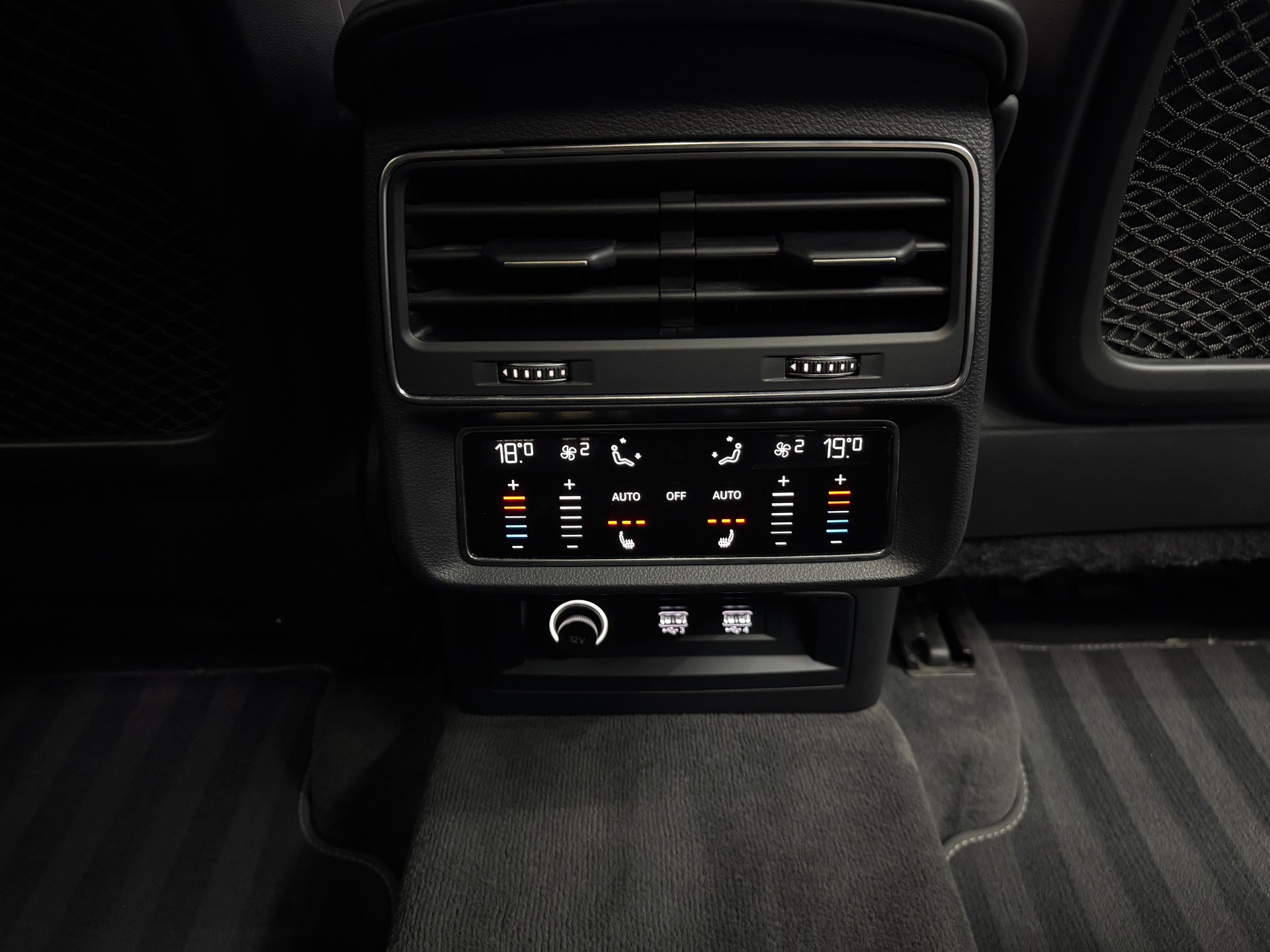 AUDI SQ8 50 TDI quattro tiptronic - *ab CHF 639.-/ Monat*-image-16