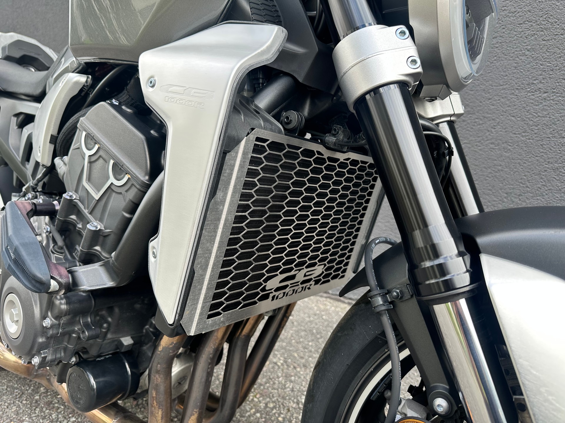 HONDA CB 1000 R ABS-image-1