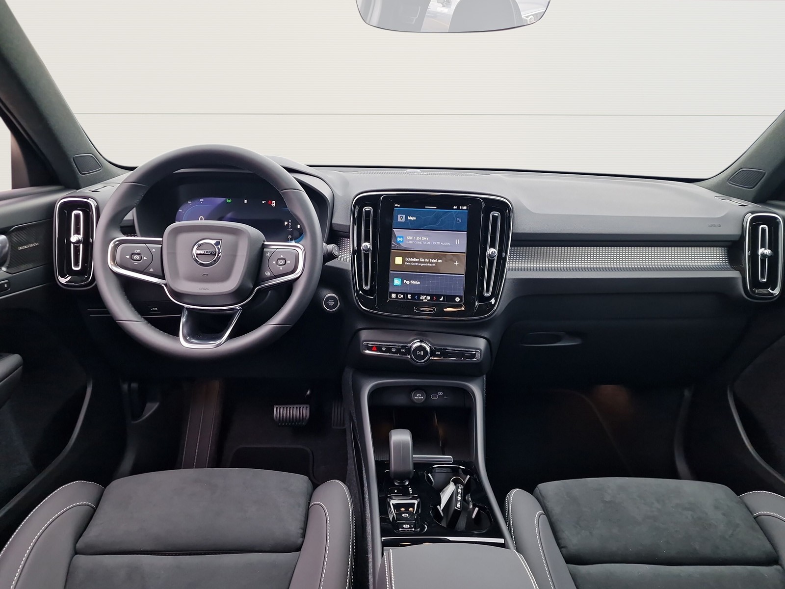 VOLVO XC40 2.0 B4 MH Plus Dark-image-8