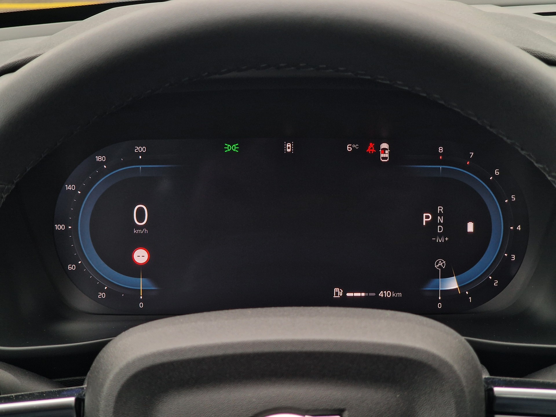 VOLVO XC40 2.0 B4 MH Plus Dark-image-13