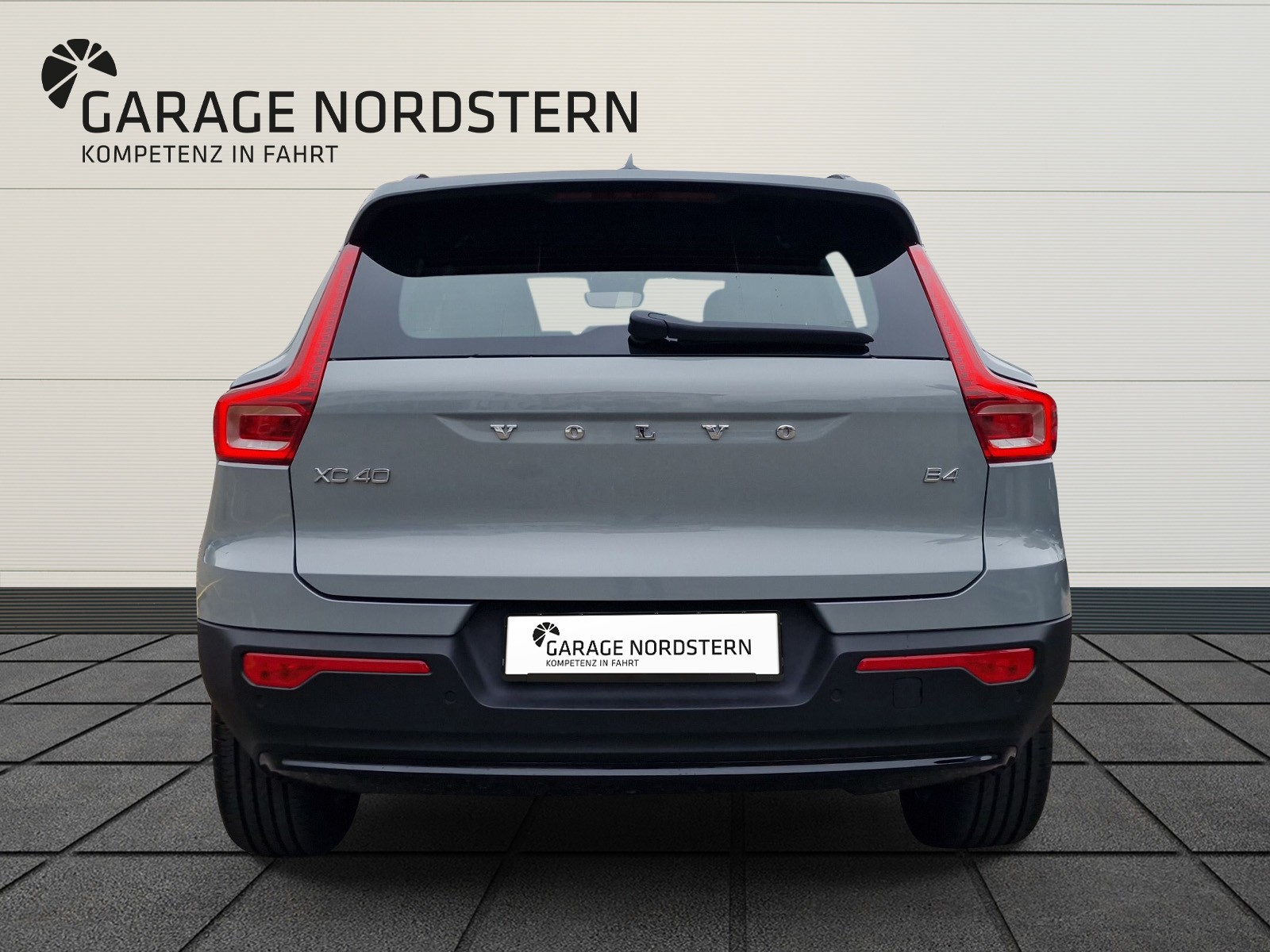 VOLVO XC40 2.0 B4 MH Plus Dark-image-3