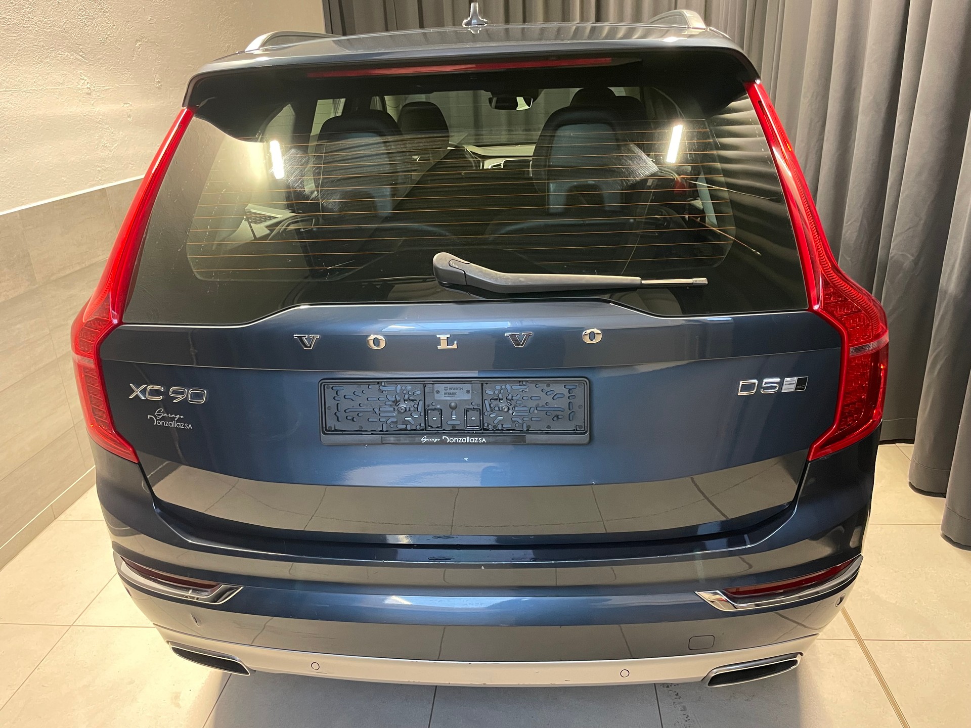 VOLVO XC90 D5 AWD R-Design Geartronic (46)-image-4