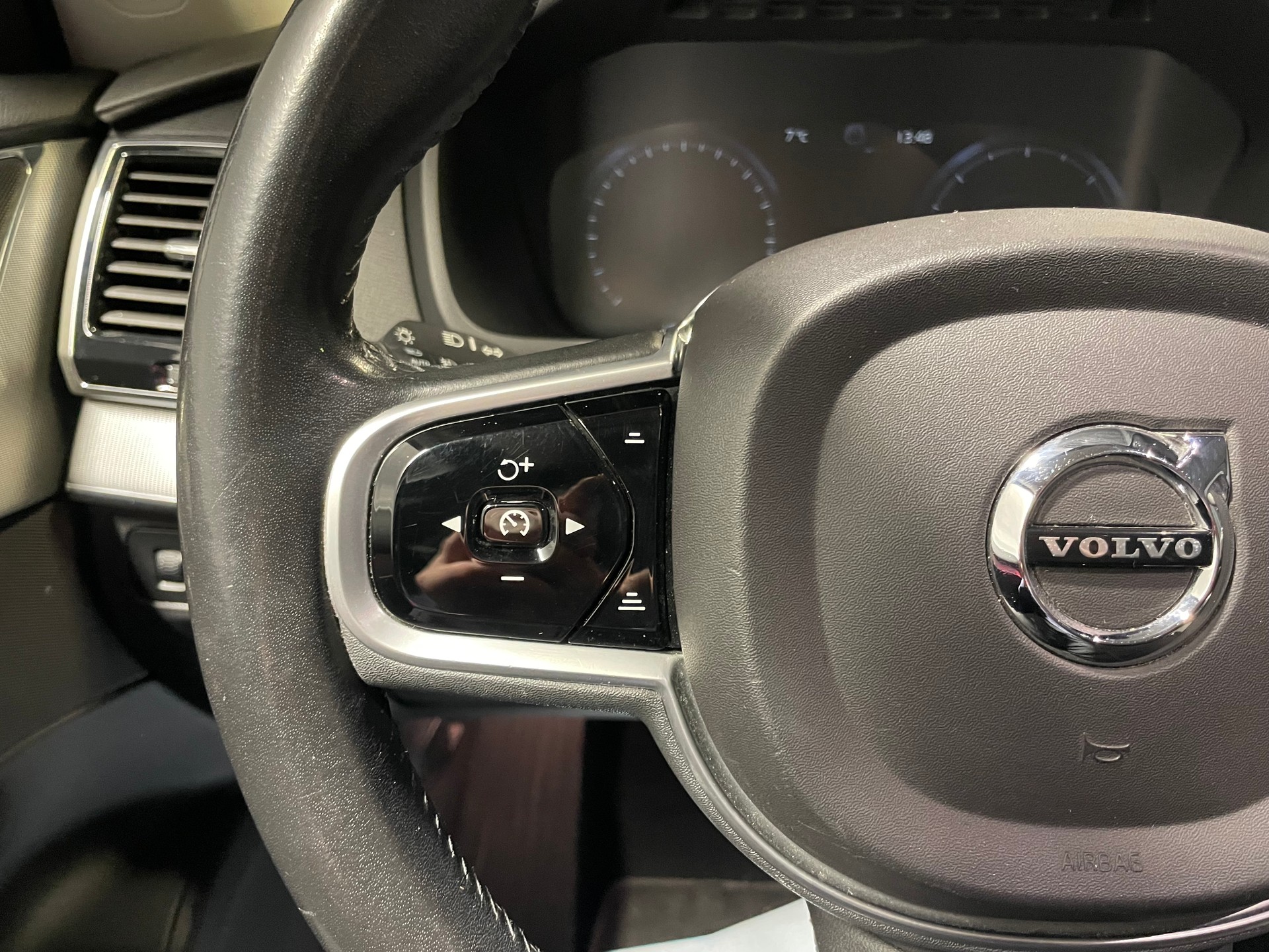 VOLVO XC90 D5 AWD R-Design Geartronic (46)-image-12