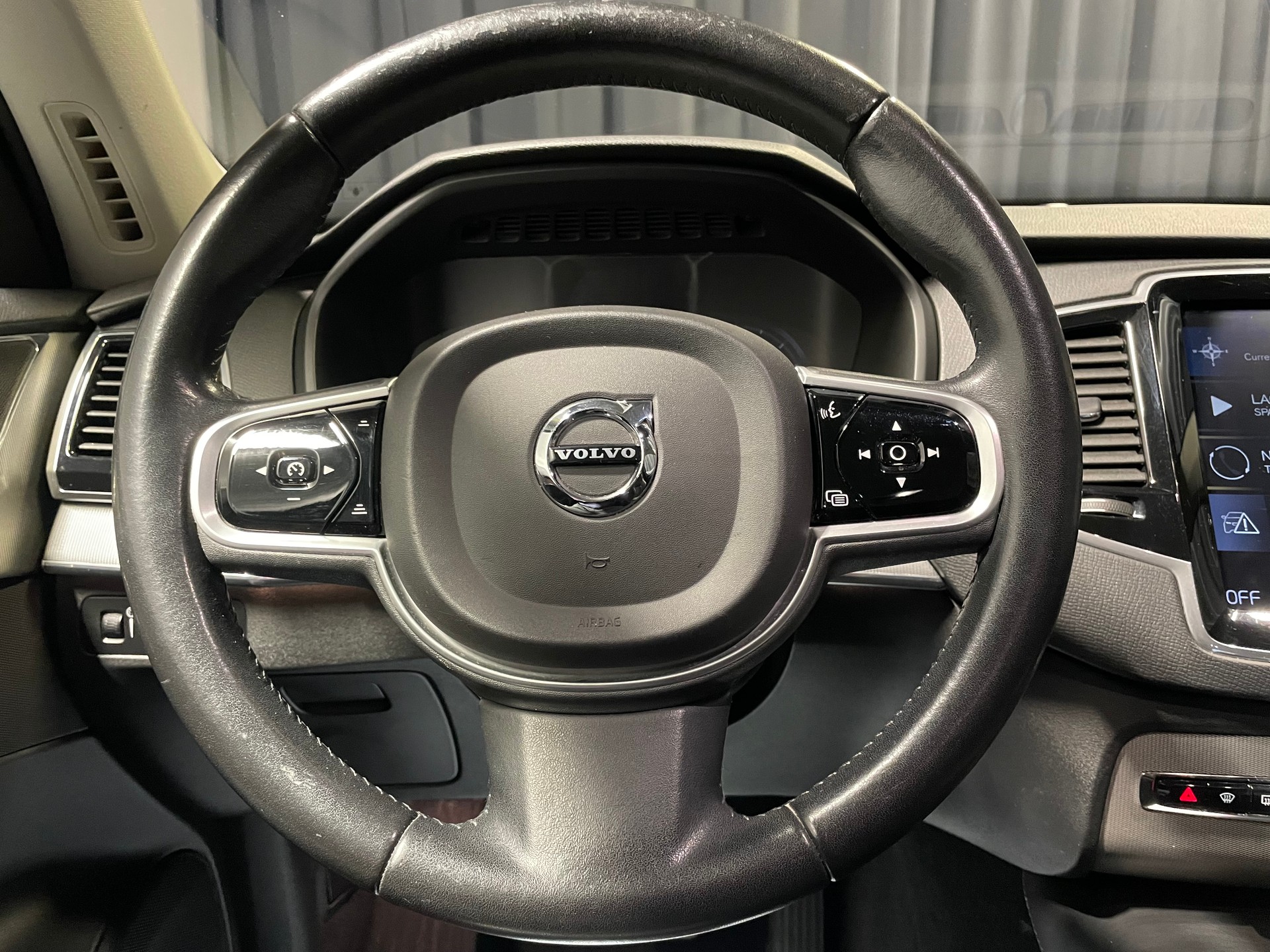 VOLVO XC90 D5 AWD R-Design Geartronic (46)-image-11