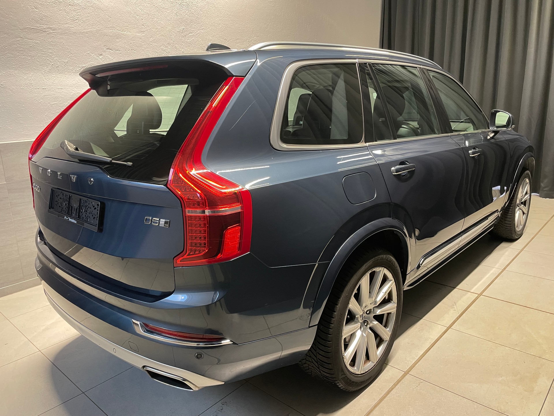 VOLVO XC90 D5 AWD R-Design Geartronic (46)-image-5