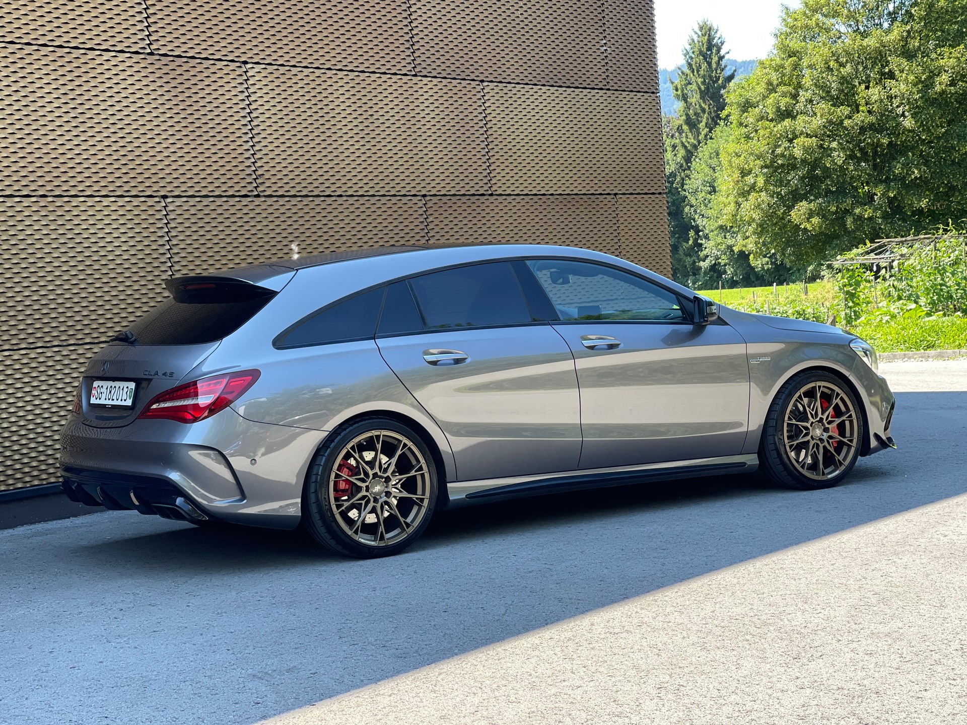 MERCEDES-BENZ CLA Shooting Brake 45 AMG 4Matic ♦️Ab MFK & Service*Topausstattung♦️-showroom-element-1