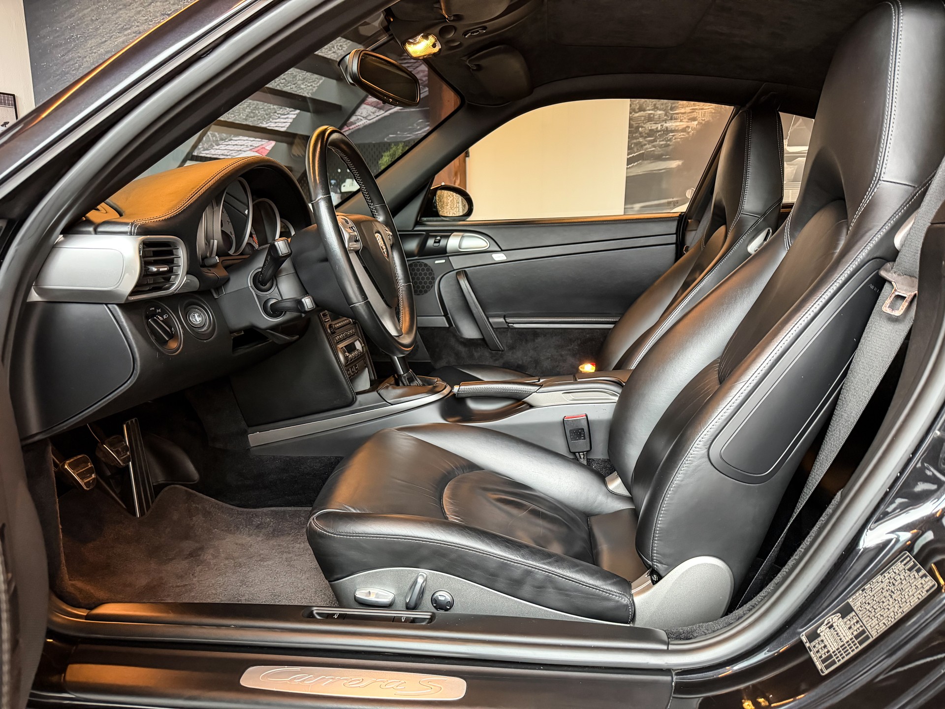 PORSCHE 911 Carrera S-image-7