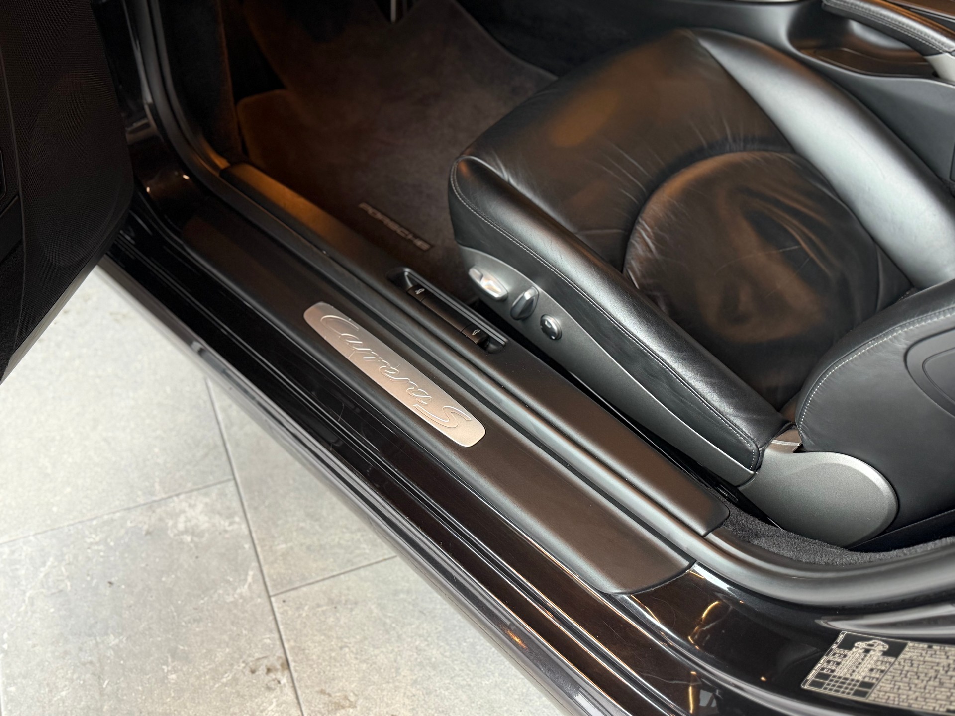 PORSCHE 911 Carrera S-image-12