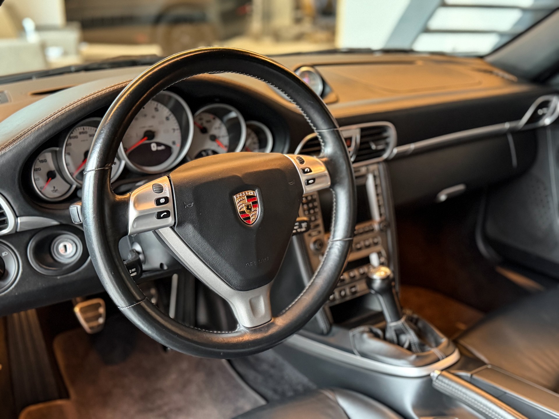 PORSCHE 911 Carrera S-image-8