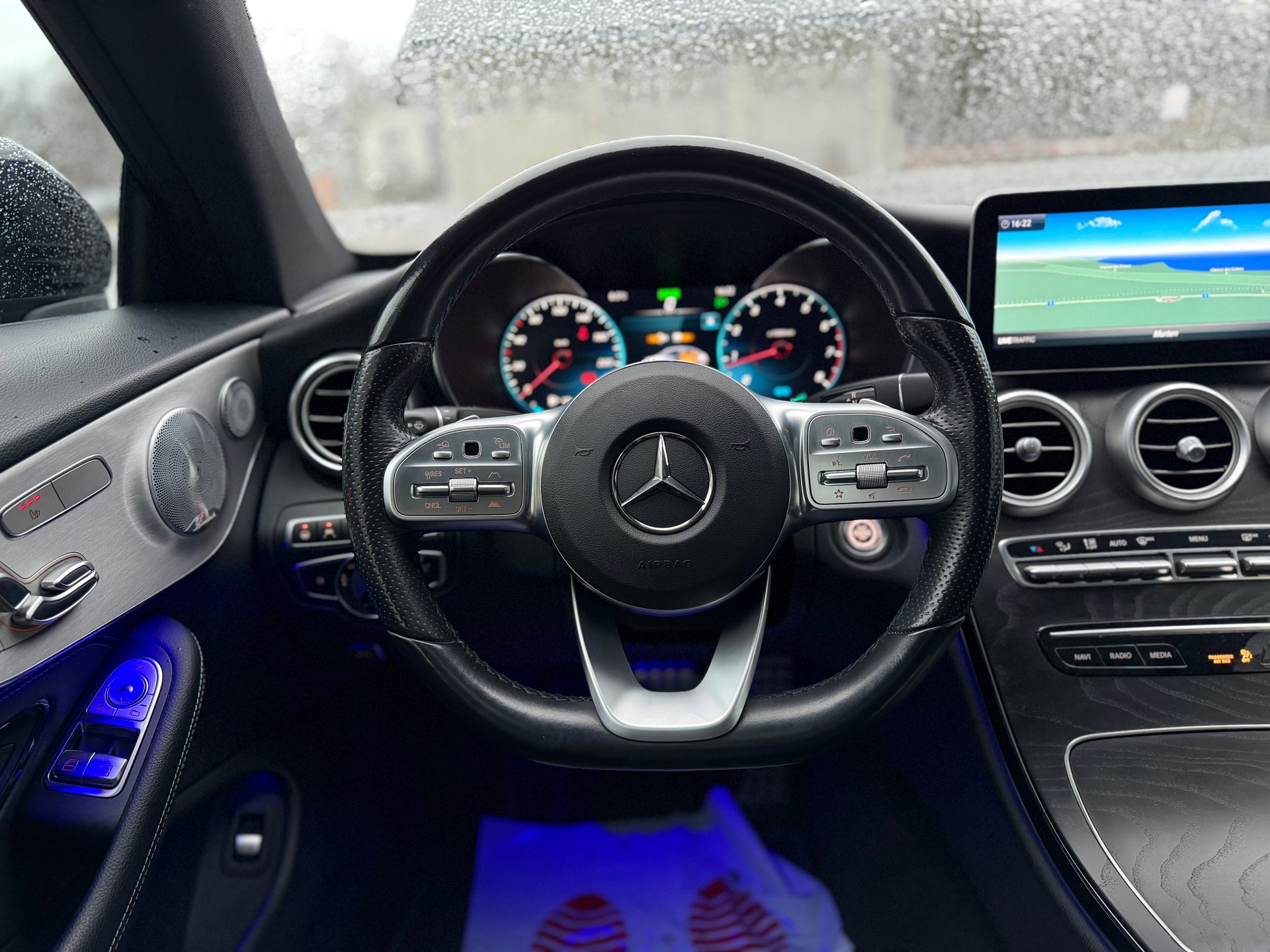 MERCEDES-BENZ C 200 Coupé 4Matic AMG Line 9G-Tronic-image-15