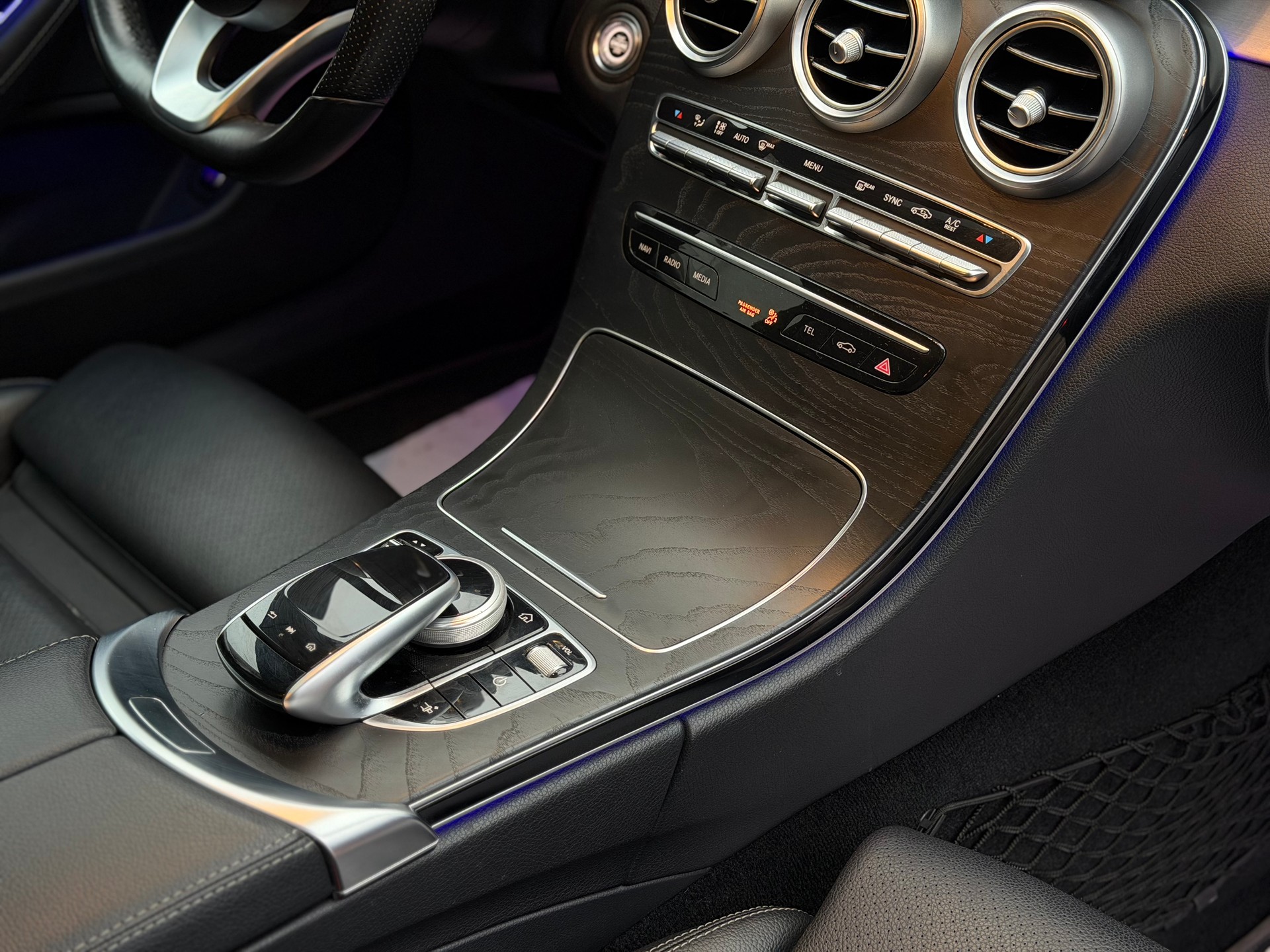 MERCEDES-BENZ C 200 Coupé 4Matic AMG Line 9G-Tronic-image-17