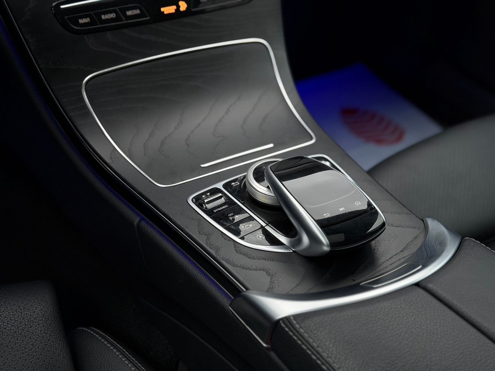 MERCEDES-BENZ C 200 Coupé 4Matic AMG Line 9G-Tronic-image-16