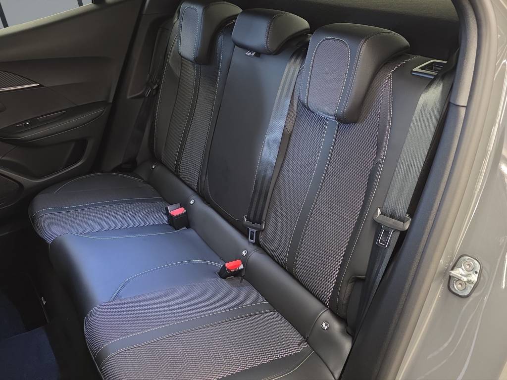 PEUGEOT 2008 156 e 54 kWh GT-image-8