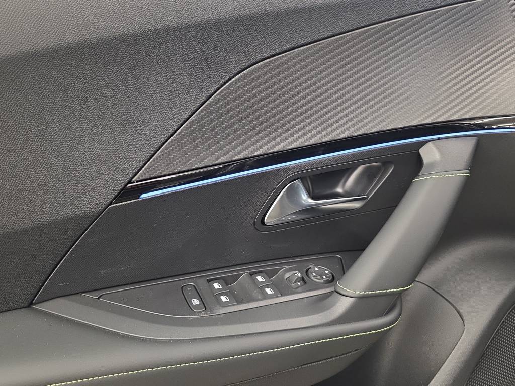 PEUGEOT 2008 156 e 54 kWh GT-image-12