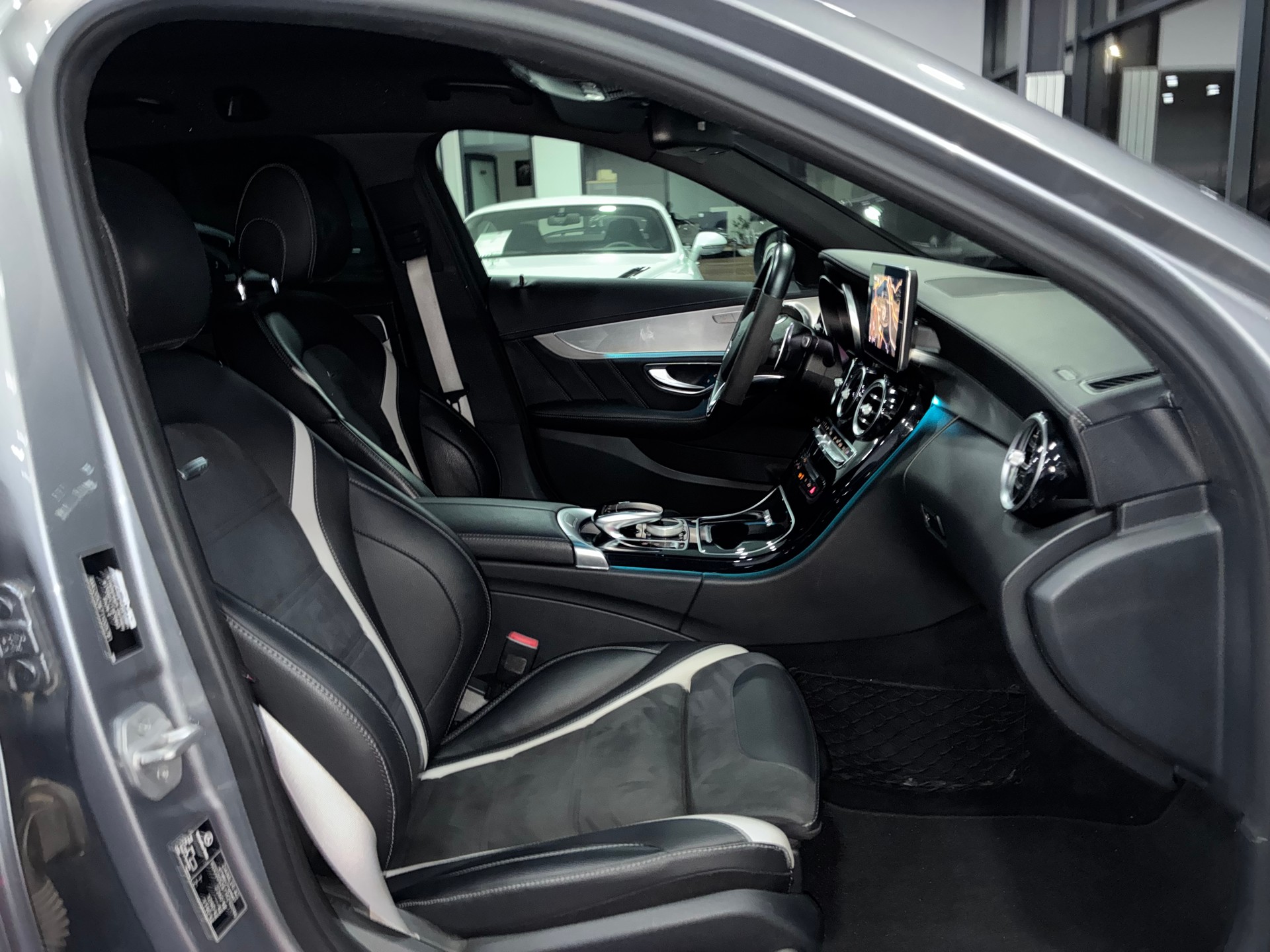 MERCEDES-BENZ C 63 S AMG Speedshift-image-12