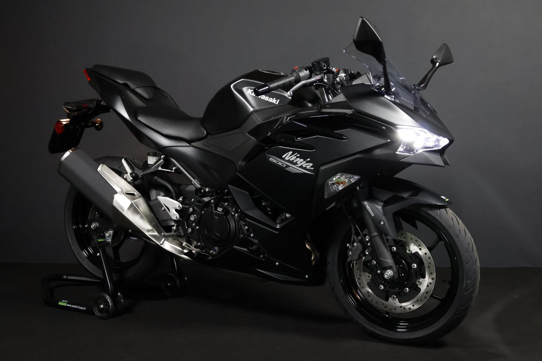 KAWASAKI Ninja 500 Black Edition-showroom-element-2