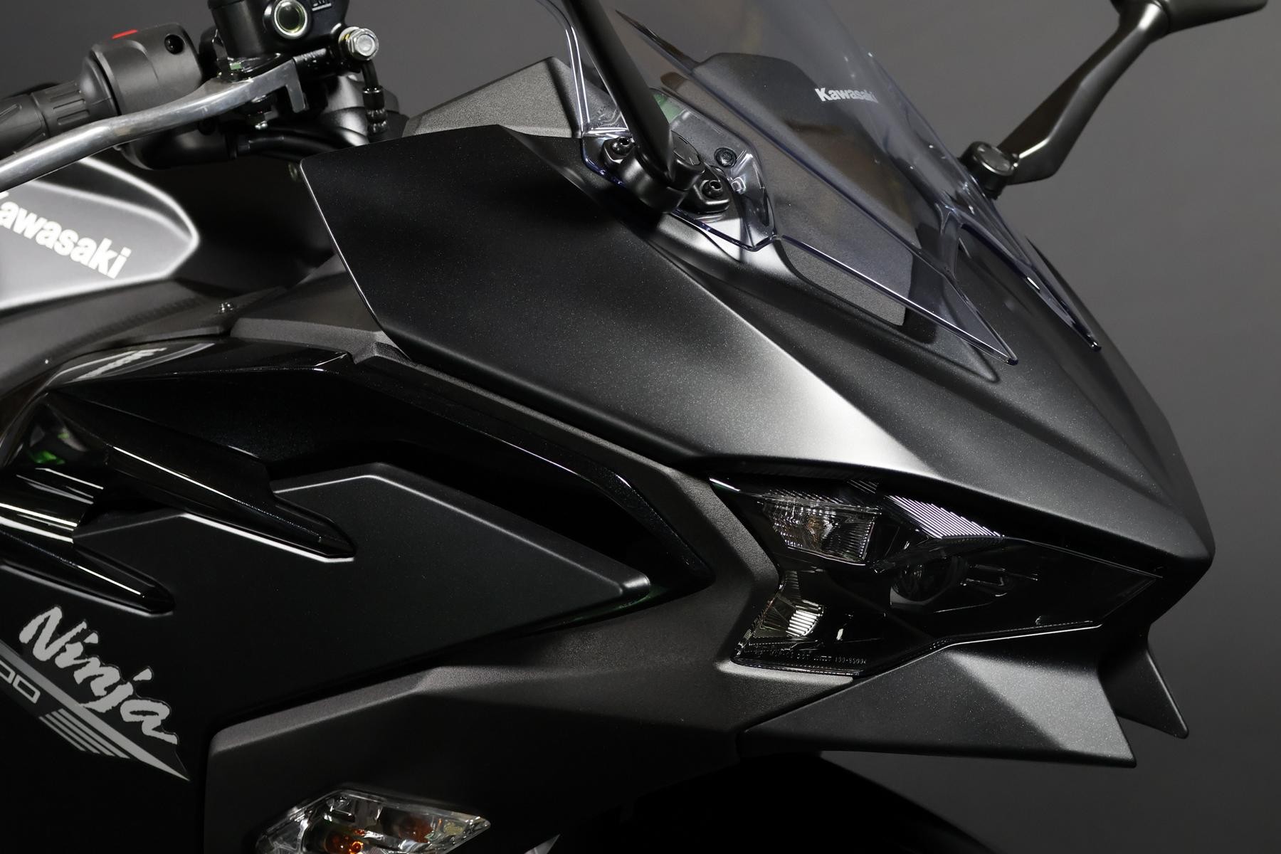 KAWASAKI Ninja 500 Black Edition-showroom-element-3