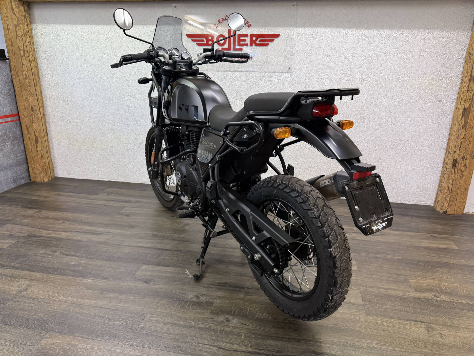 ROYAL ENFIELD Himalayan 411 ABS-showroom-element-2