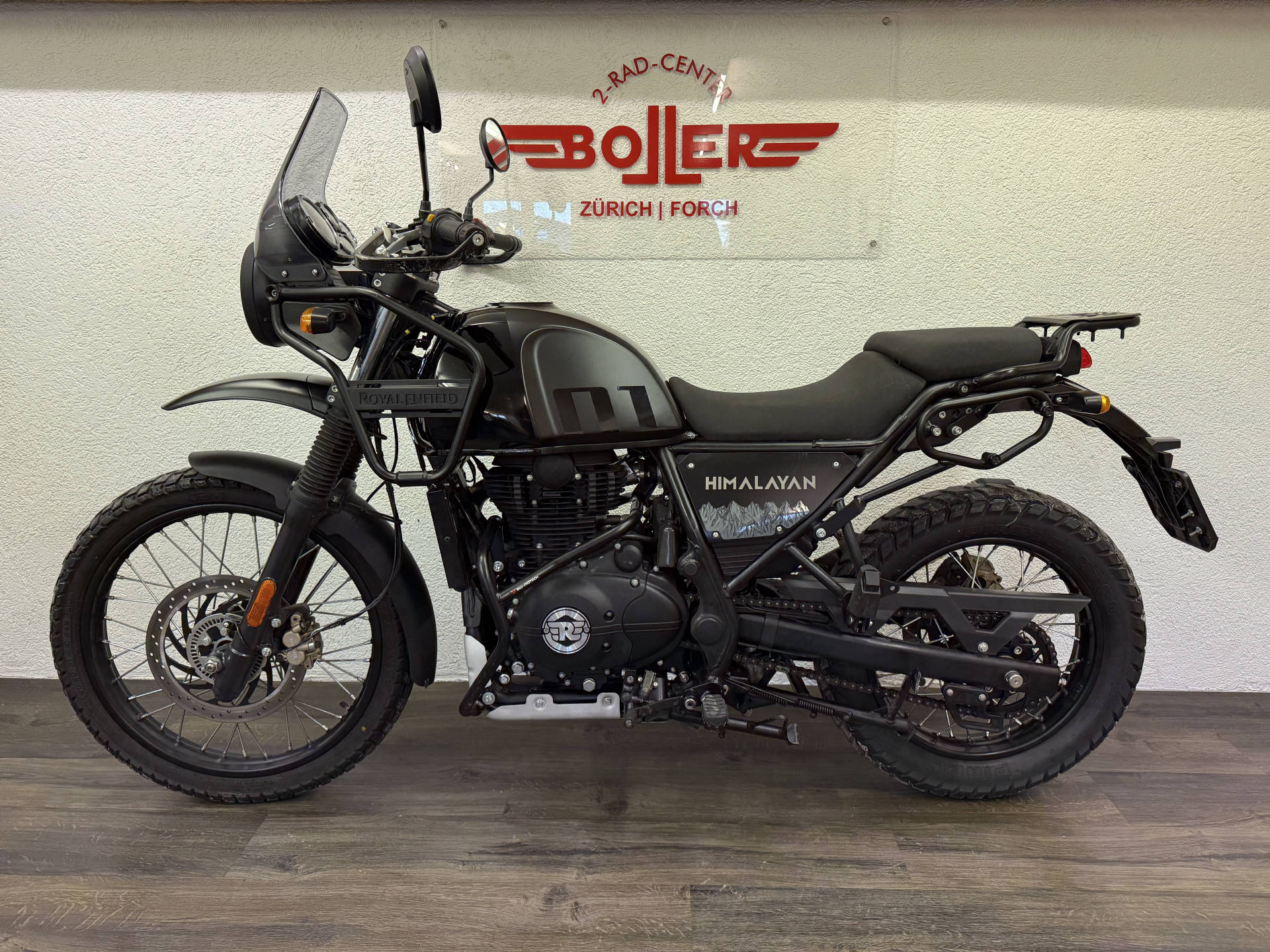 ROYAL ENFIELD Himalayan 411 ABS-showroom-element-1