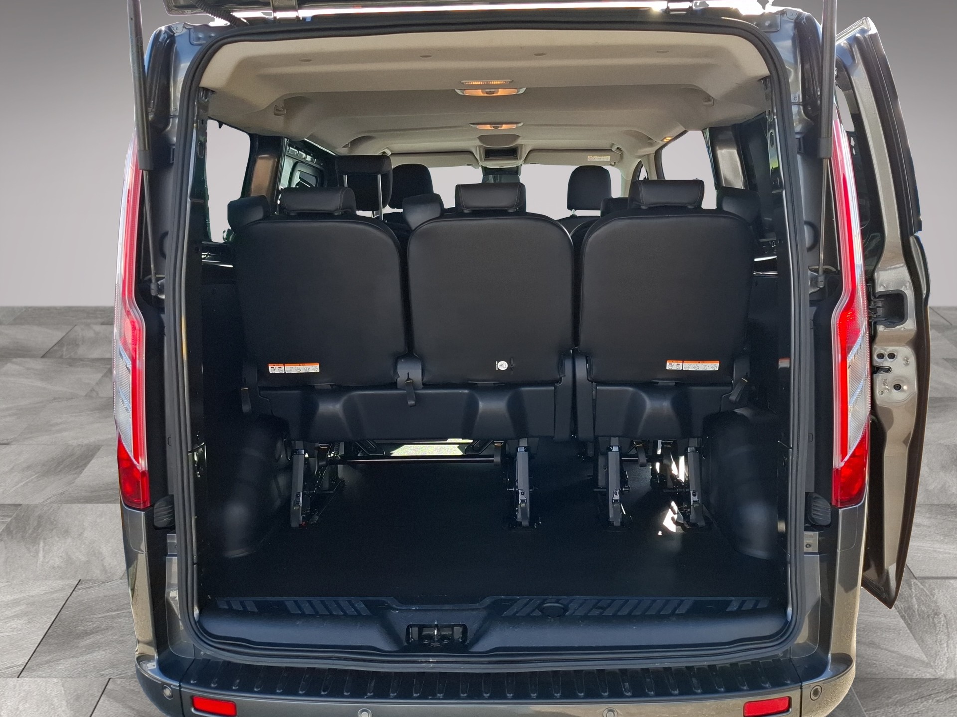 FORD Transit Custom 320 L1H1 Sport A-image-6