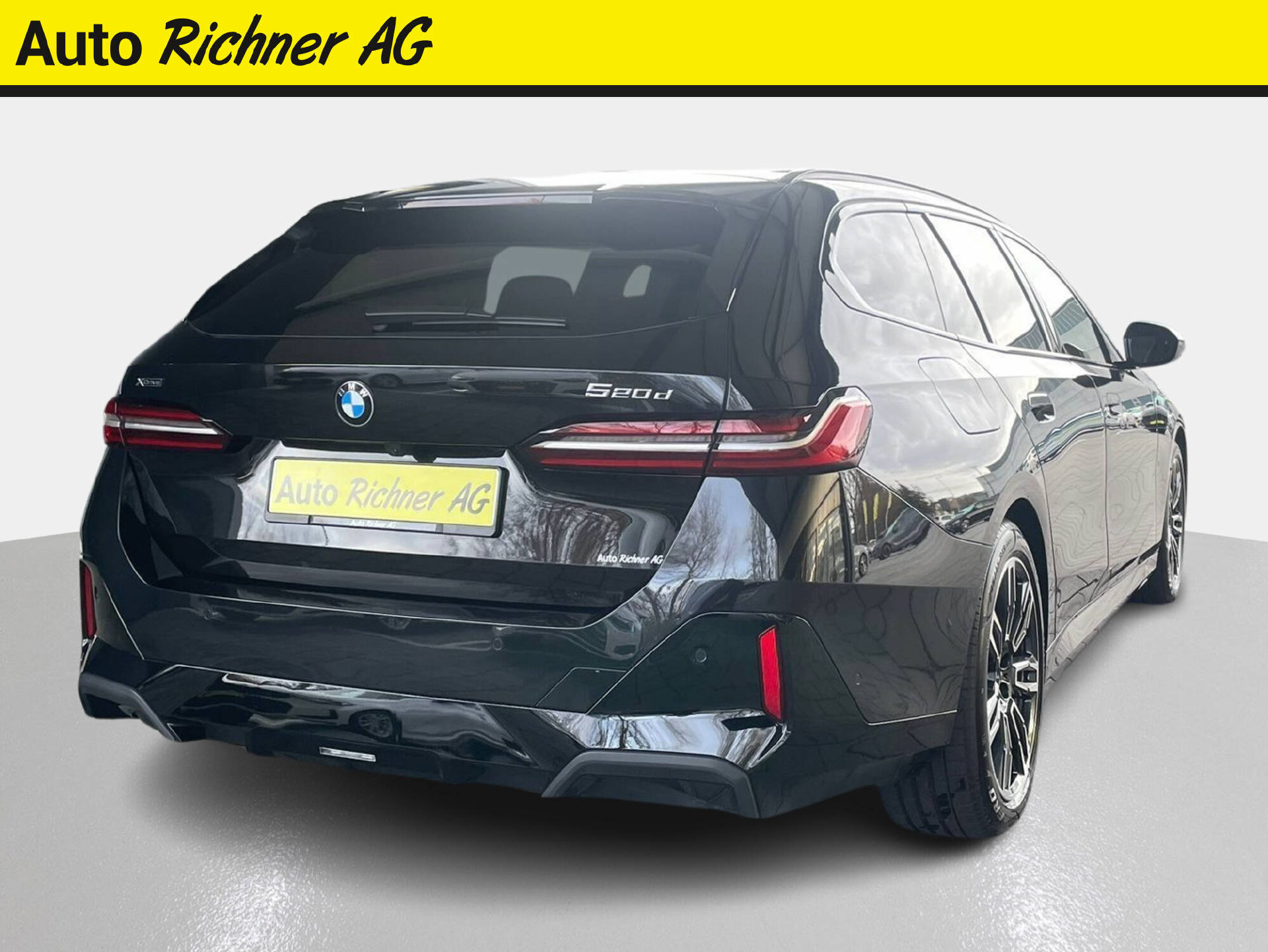 BMW 520d xDrive Touring-image-3
