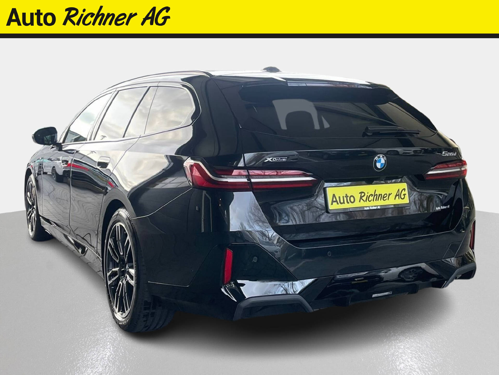 BMW 520d xDrive Touring-image-4