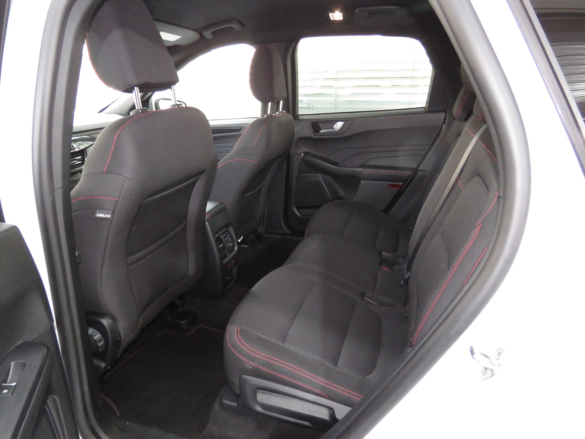 FORD Kuga 2.5 PHEV ST-Line 2WD-image-8