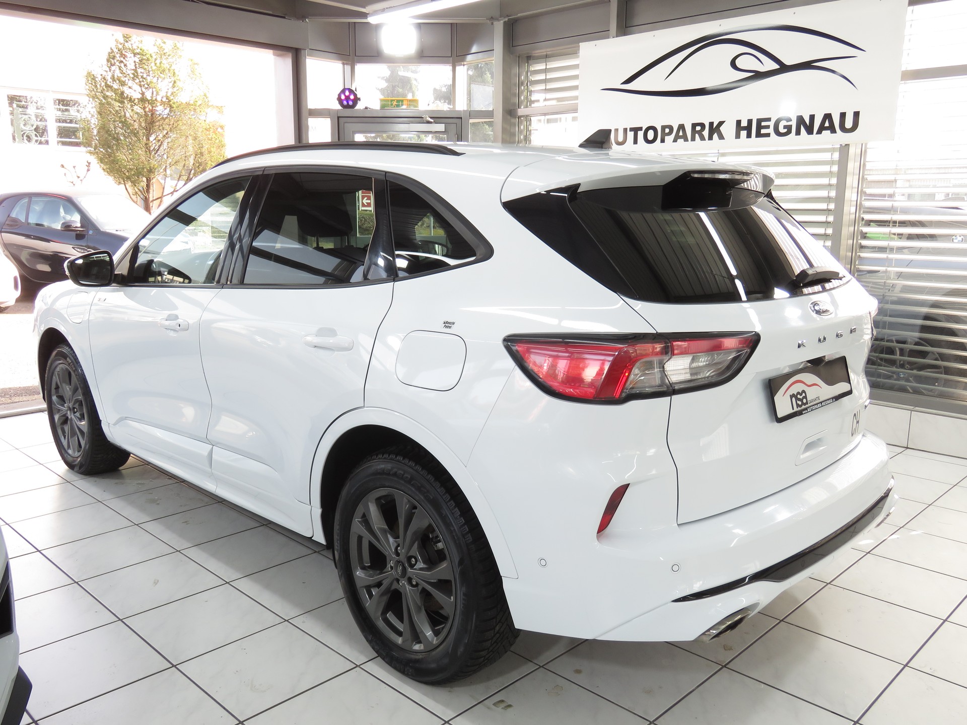 FORD Kuga 2.5 PHEV ST-Line 2WD-image-5
