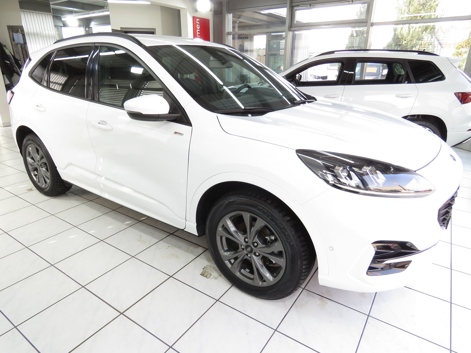 FORD Kuga 2.5 PHEV ST-Line 2WD-image-2
