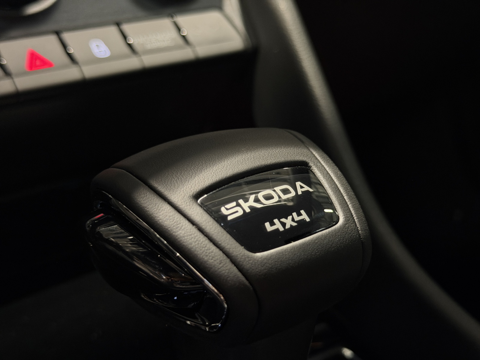 SKODA Karoq 2.0 TSI SportLine 4x4 DSG-image-14