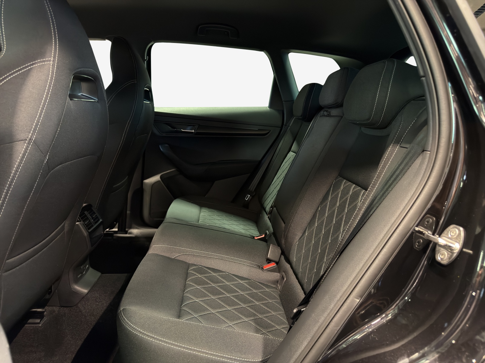 SKODA Karoq 2.0 TSI SportLine 4x4 DSG-image-11