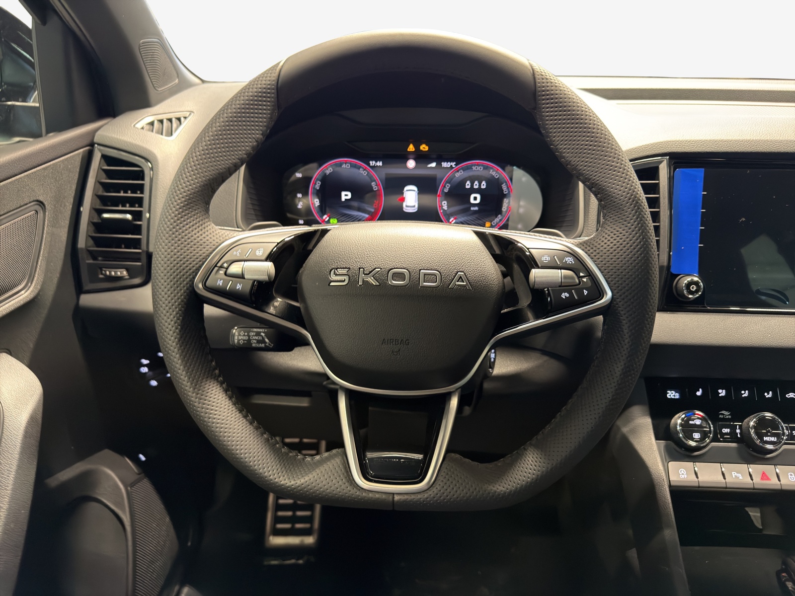 SKODA Karoq 2.0 TSI SportLine 4x4 DSG-image-9