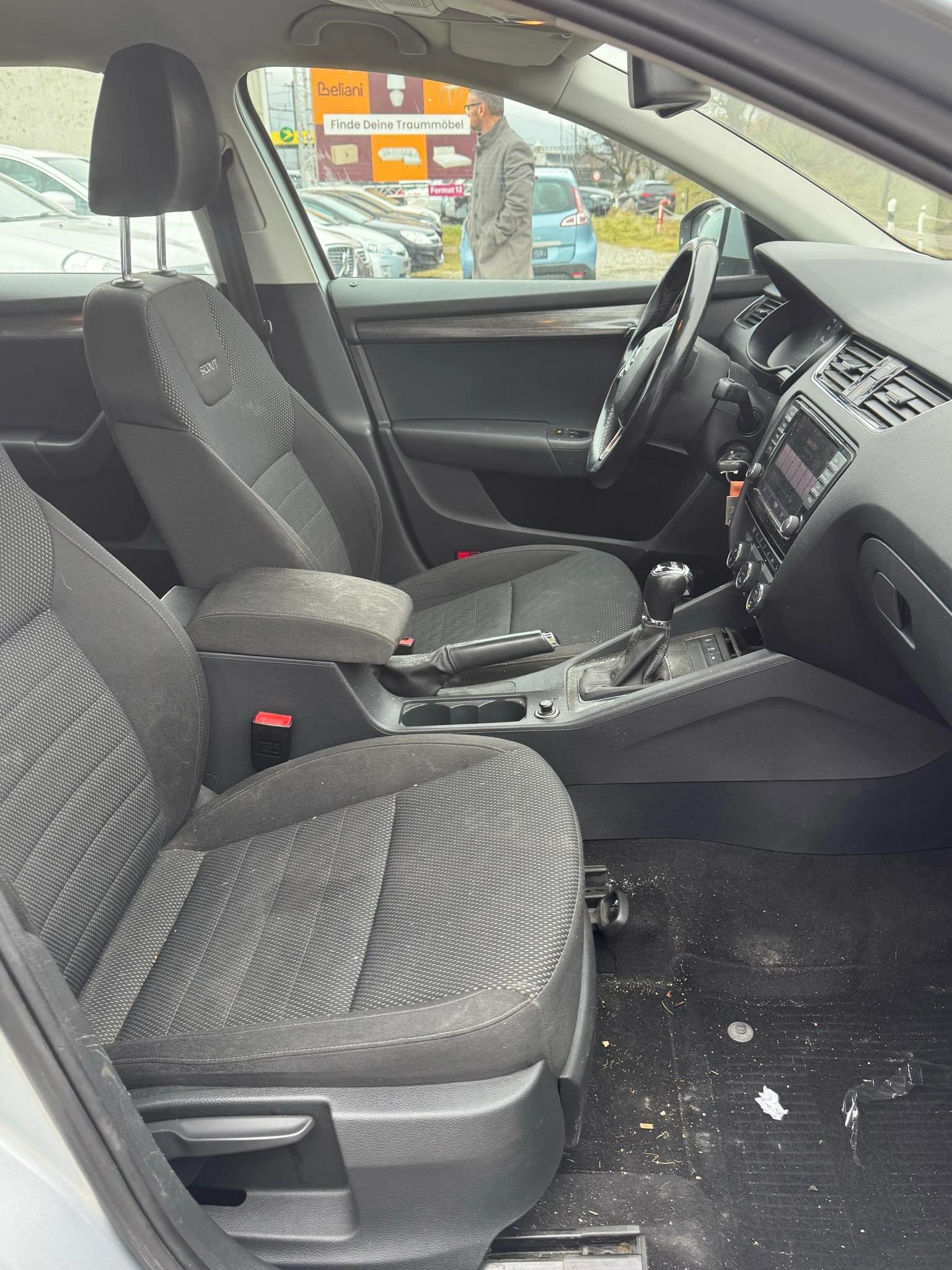SKODA Octavia Combi 2.0 TDI Scout 4x4 DSG-image-4
