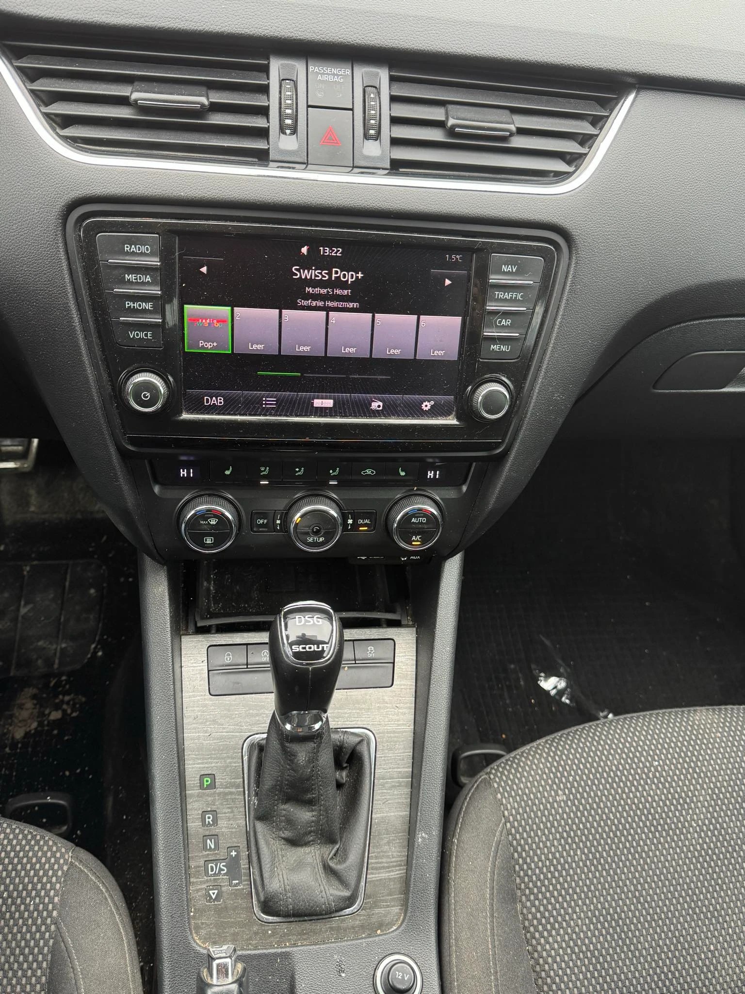 SKODA Octavia Combi 2.0 TDI Scout 4x4 DSG-image-12