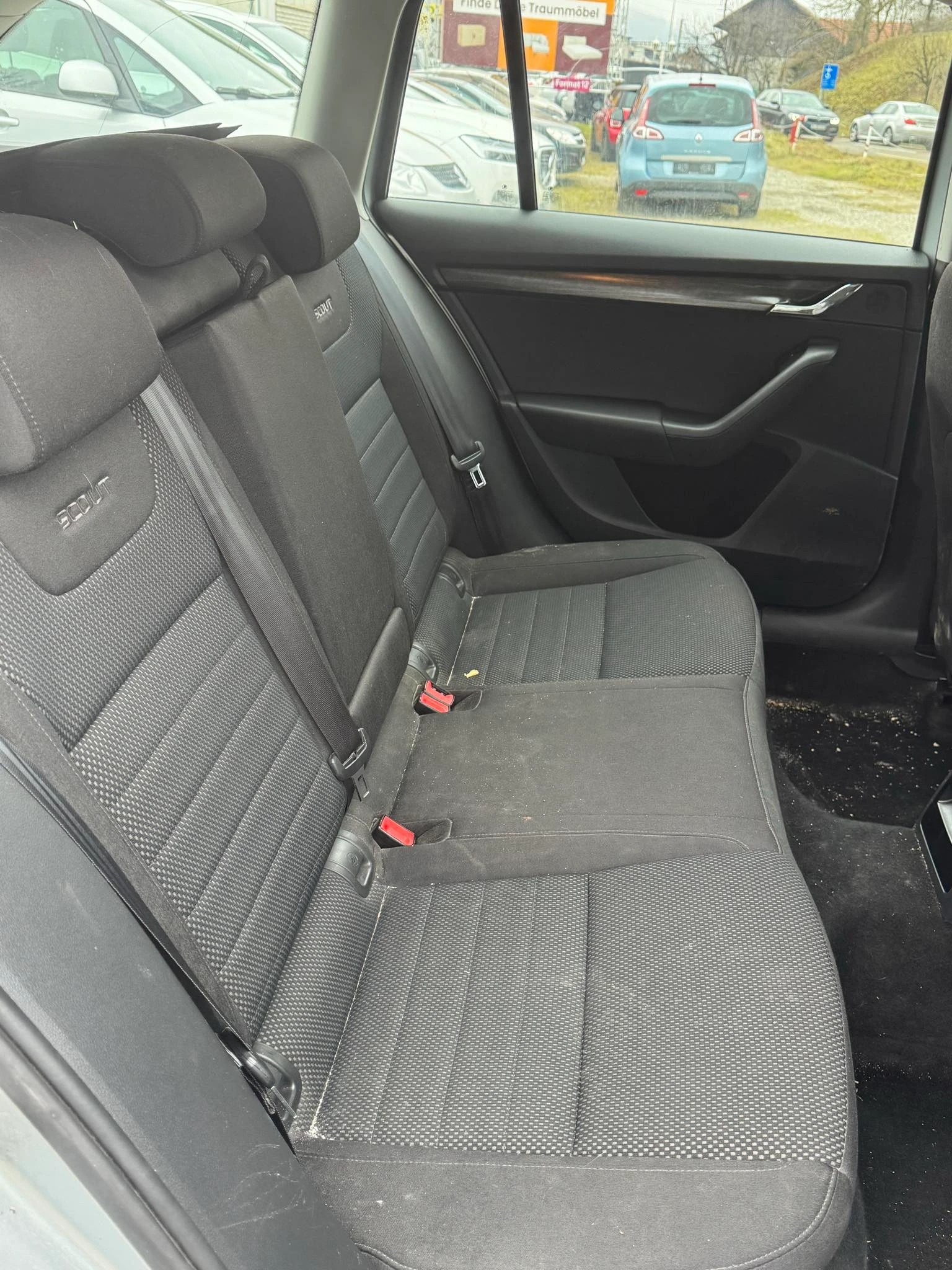 SKODA Octavia Combi 2.0 TDI Scout 4x4 DSG-image-3