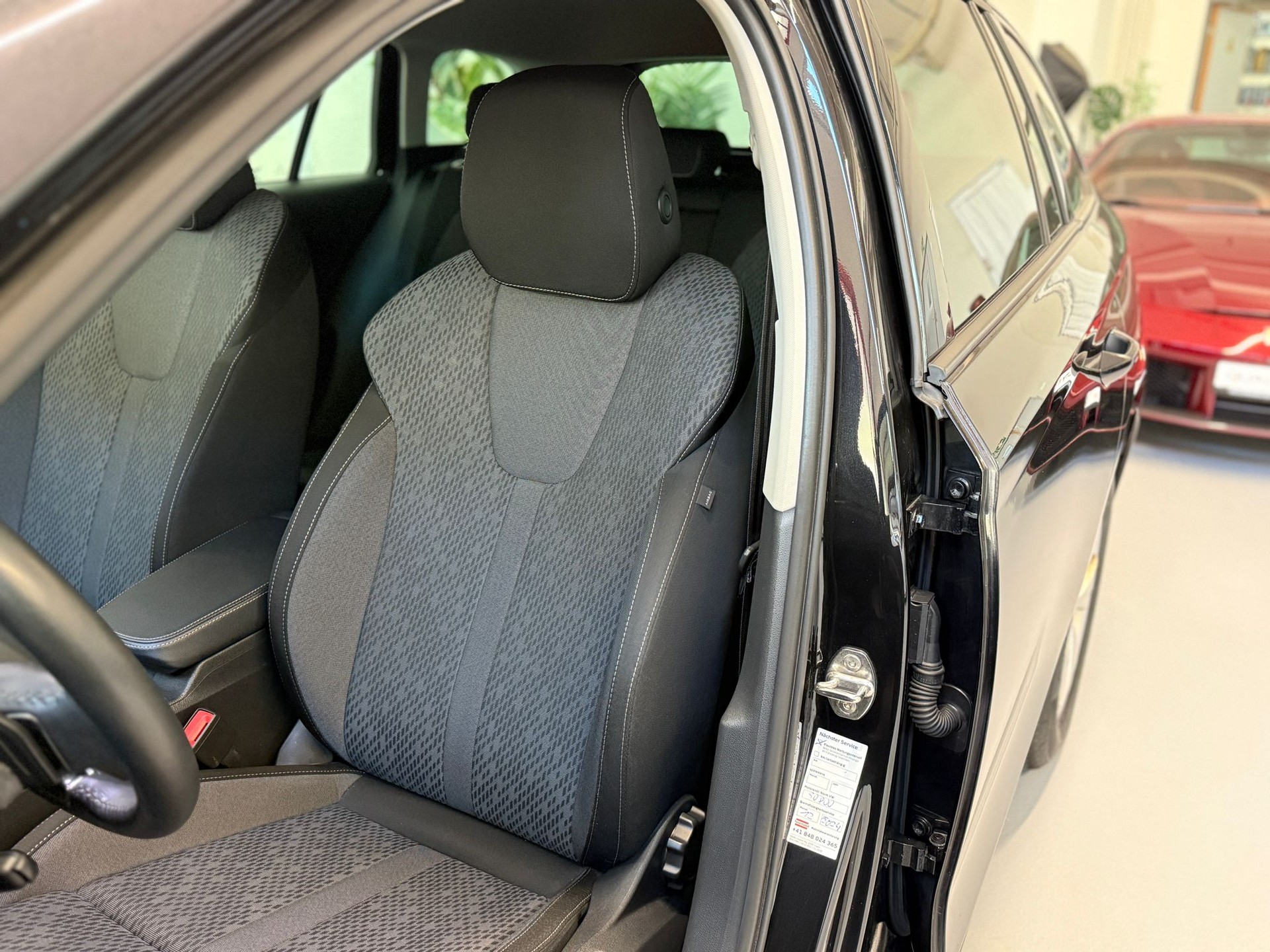 SKODA Octavia Combi 2.0 TDI DSG Ambition 4x4-image-11