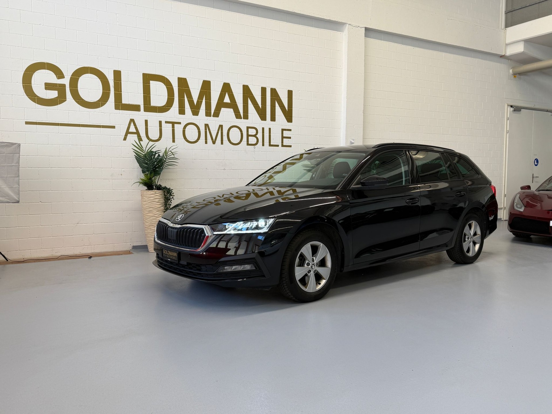 SKODA Octavia Combi 2.0 TDI DSG Ambition 4x4-image-0