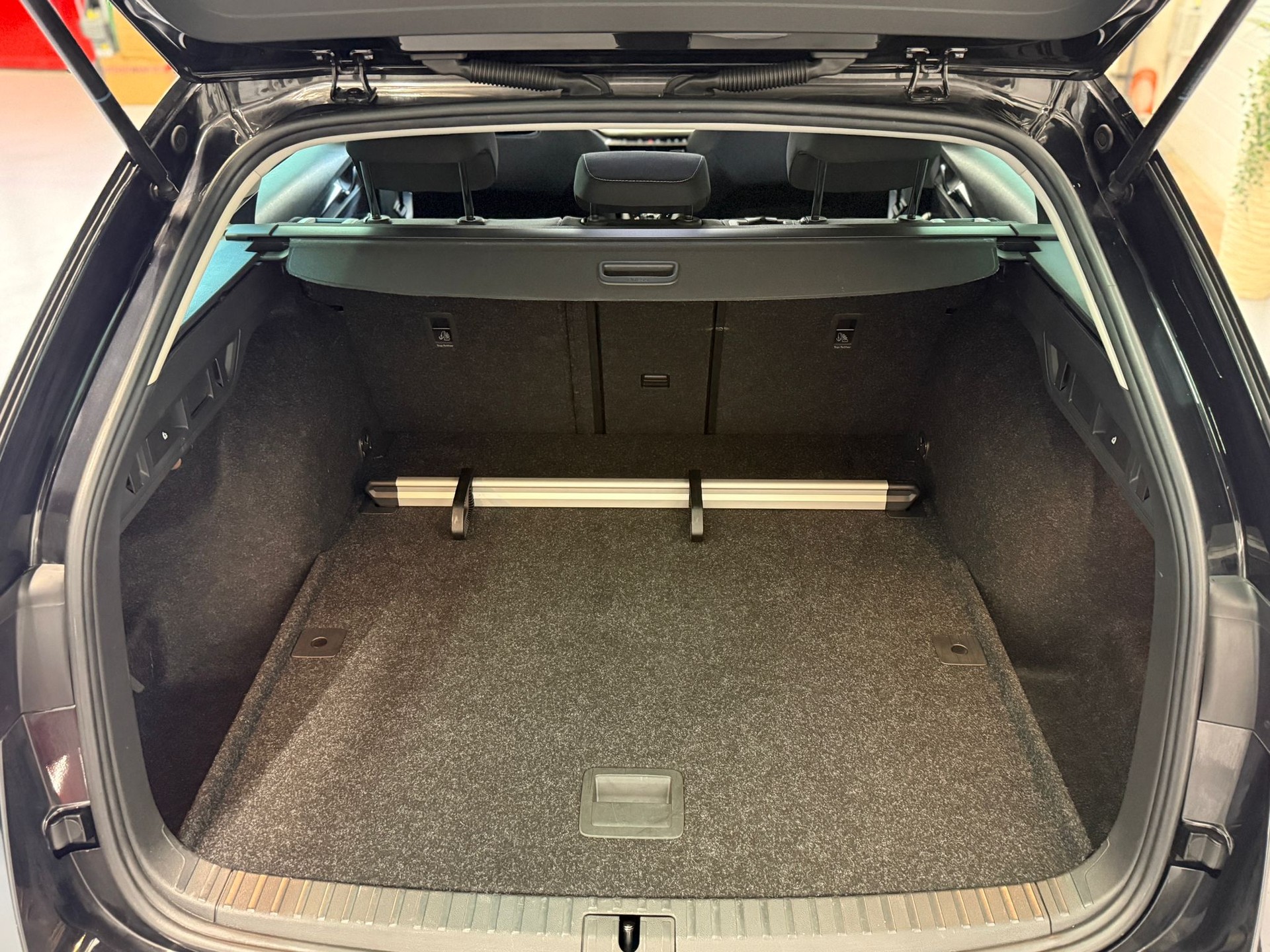 SKODA Octavia Combi 2.0 TDI DSG Ambition 4x4-image-24