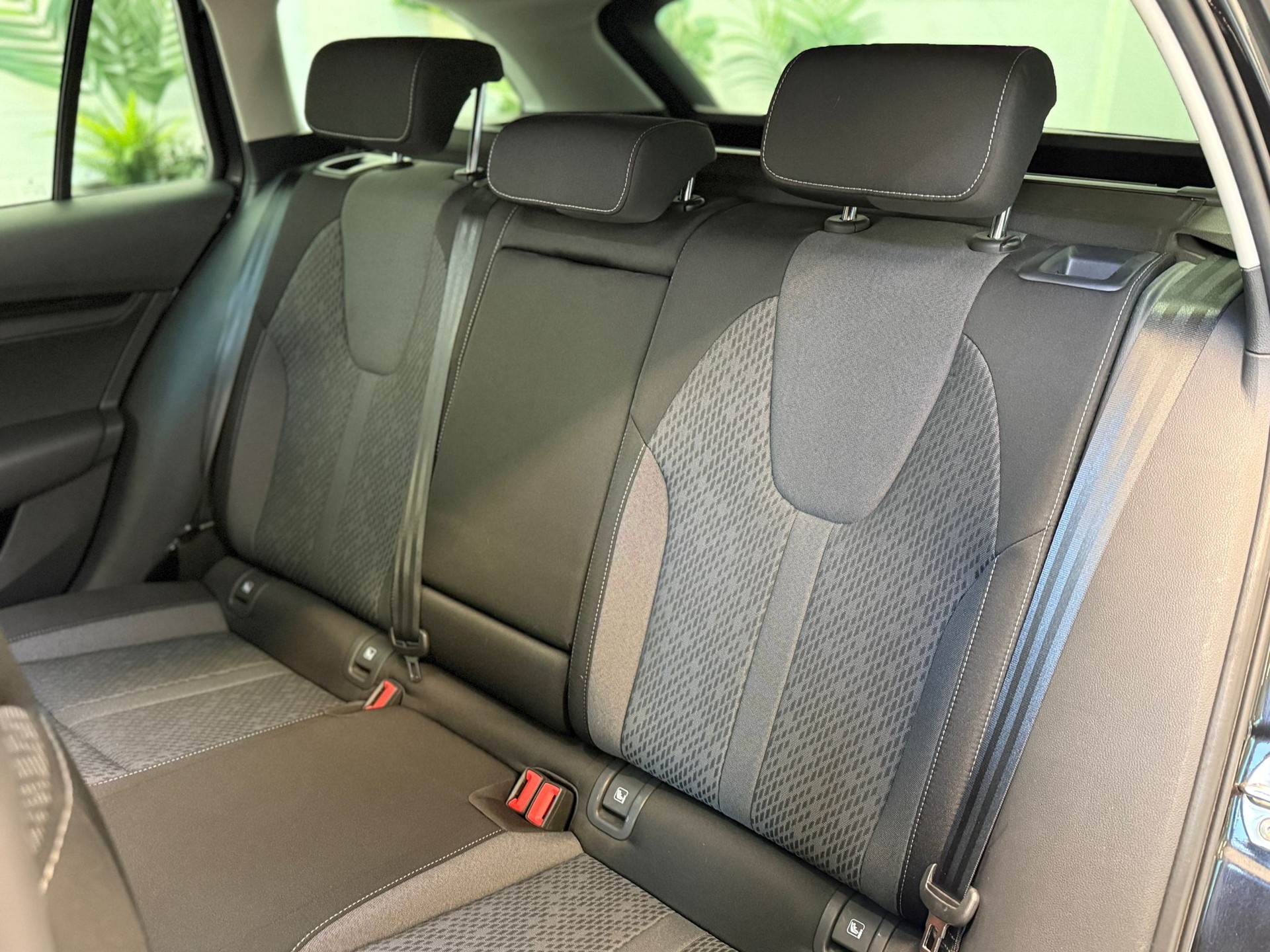 SKODA Octavia Combi 2.0 TDI DSG Ambition 4x4-image-13