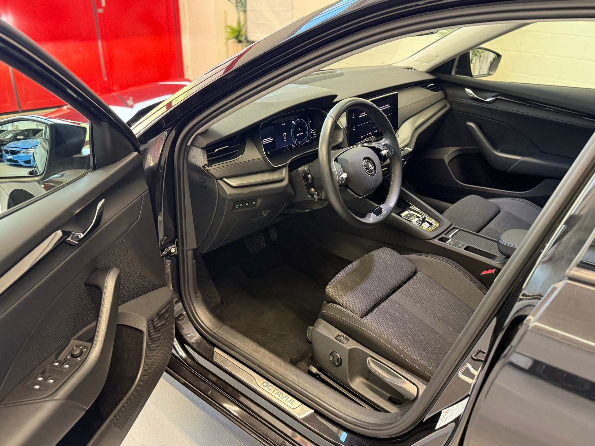 SKODA Octavia Combi 2.0 TDI DSG Ambition 4x4-image-8