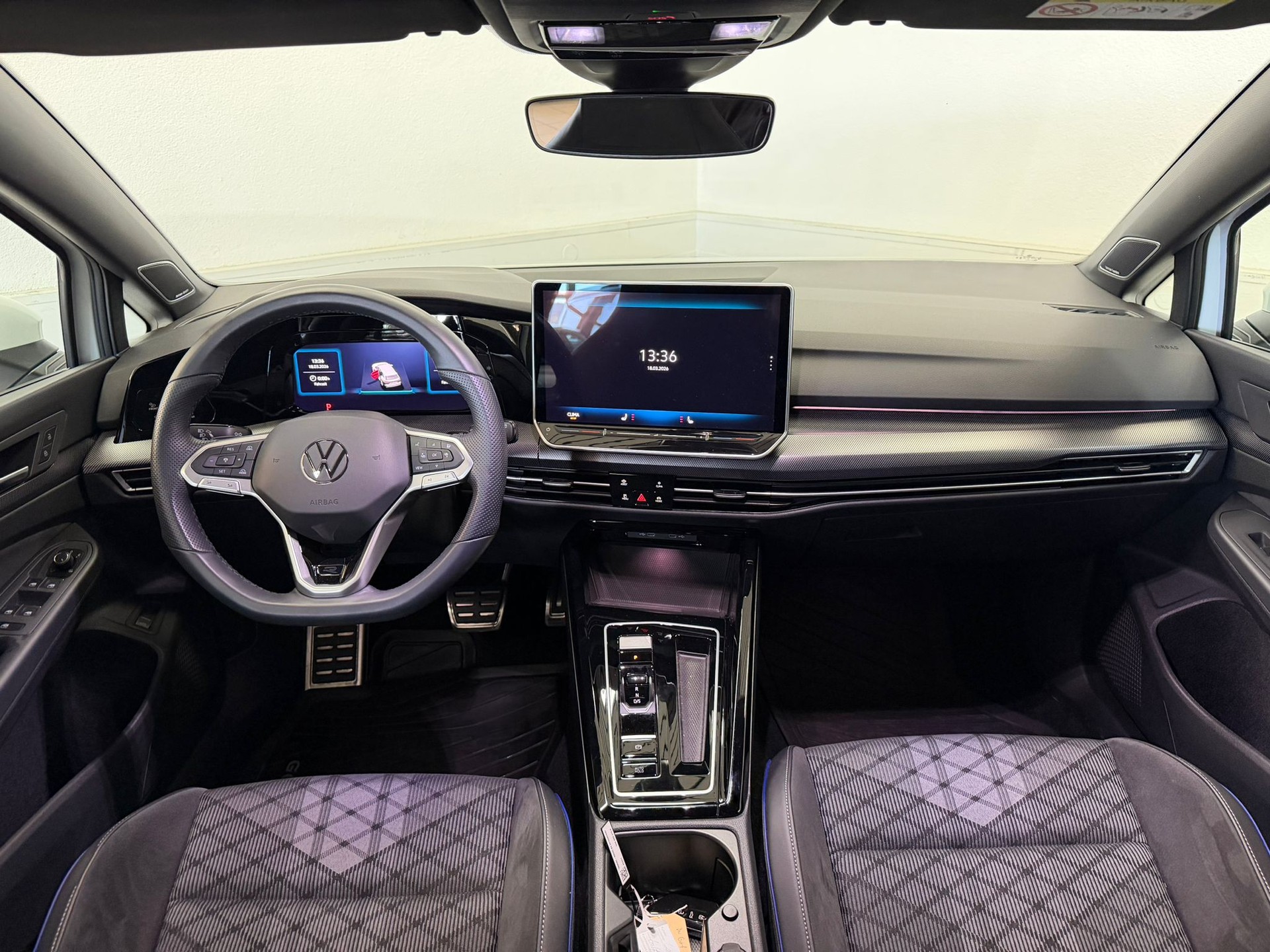 VW Golf Variant 1.5 eTSI mHEV R-Line-image-9