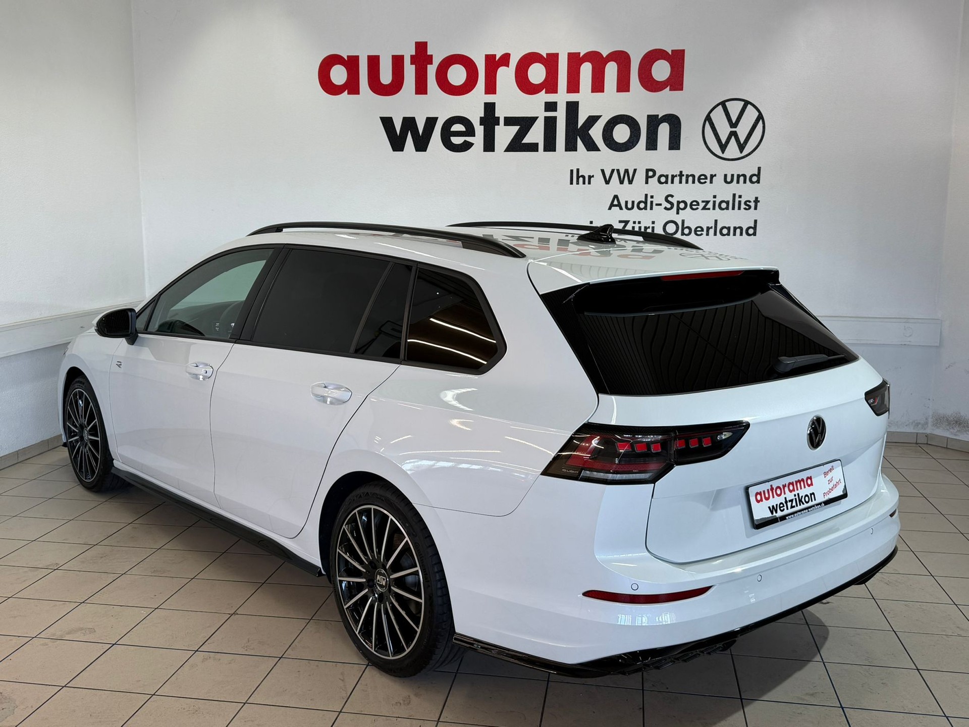 VW Golf Variant 1.5 eTSI mHEV R-Line-image-2
