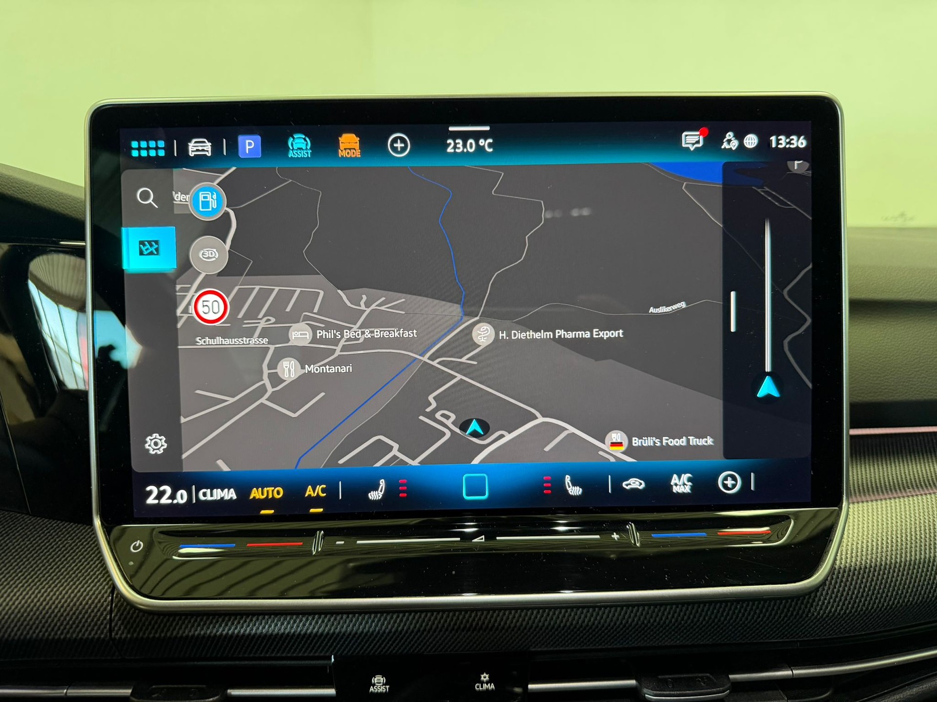 VW Golf Variant 1.5 eTSI mHEV R-Line-image-11